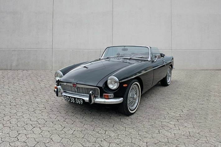 Sort MG B fra 1969