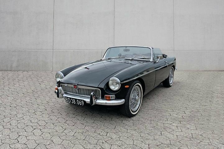 Sort MG B fra 1969