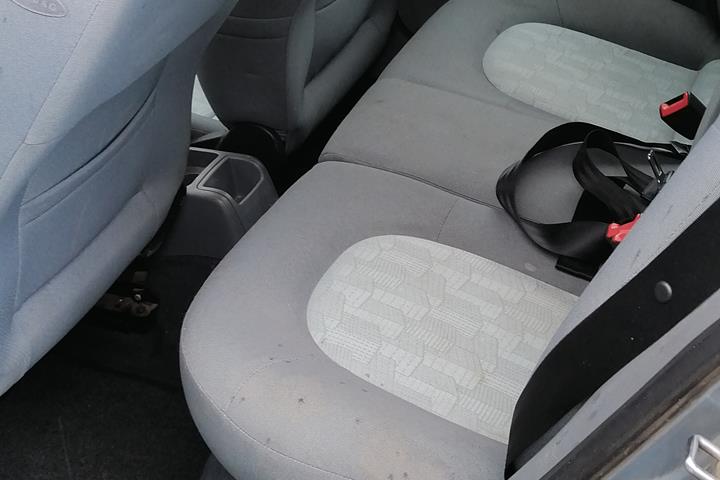 Blå Skoda Fabia fra 2002