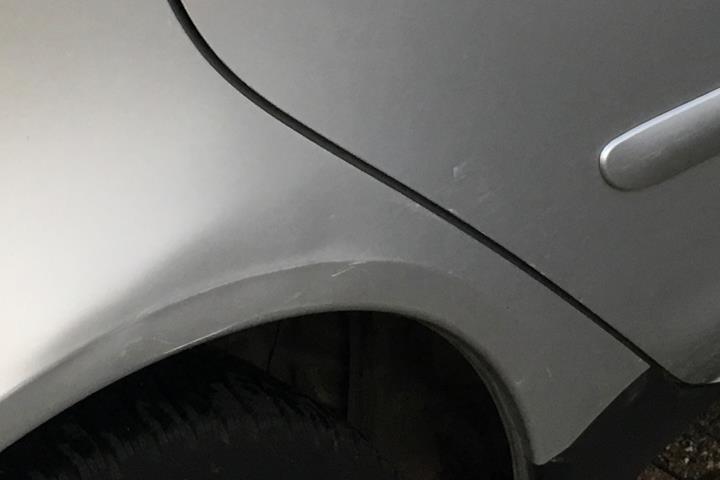 Grå Mitsubishi Colt fra 2008