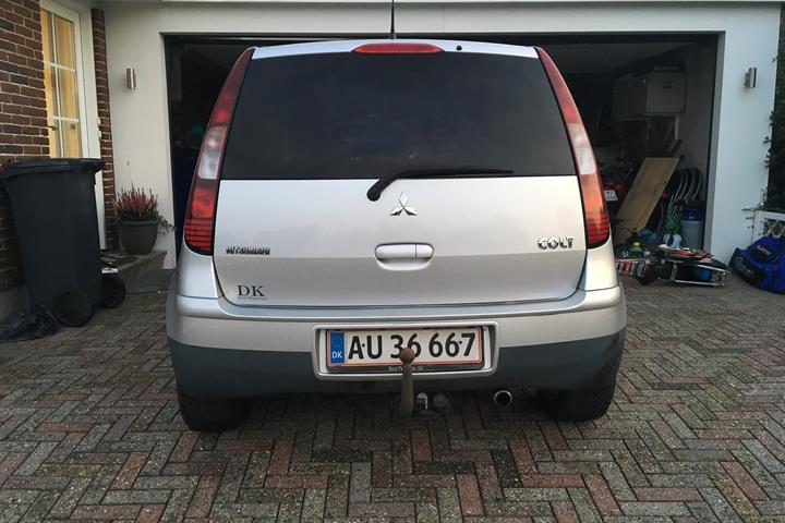 Grå Mitsubishi Colt fra 2008