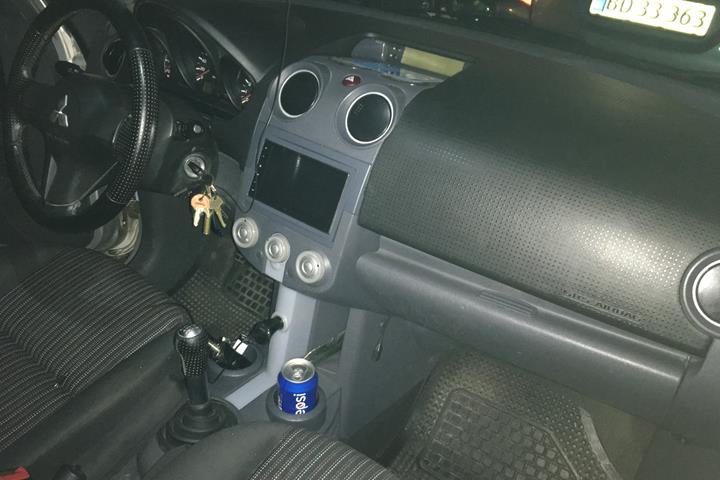 Grå Mitsubishi Colt fra 2008
