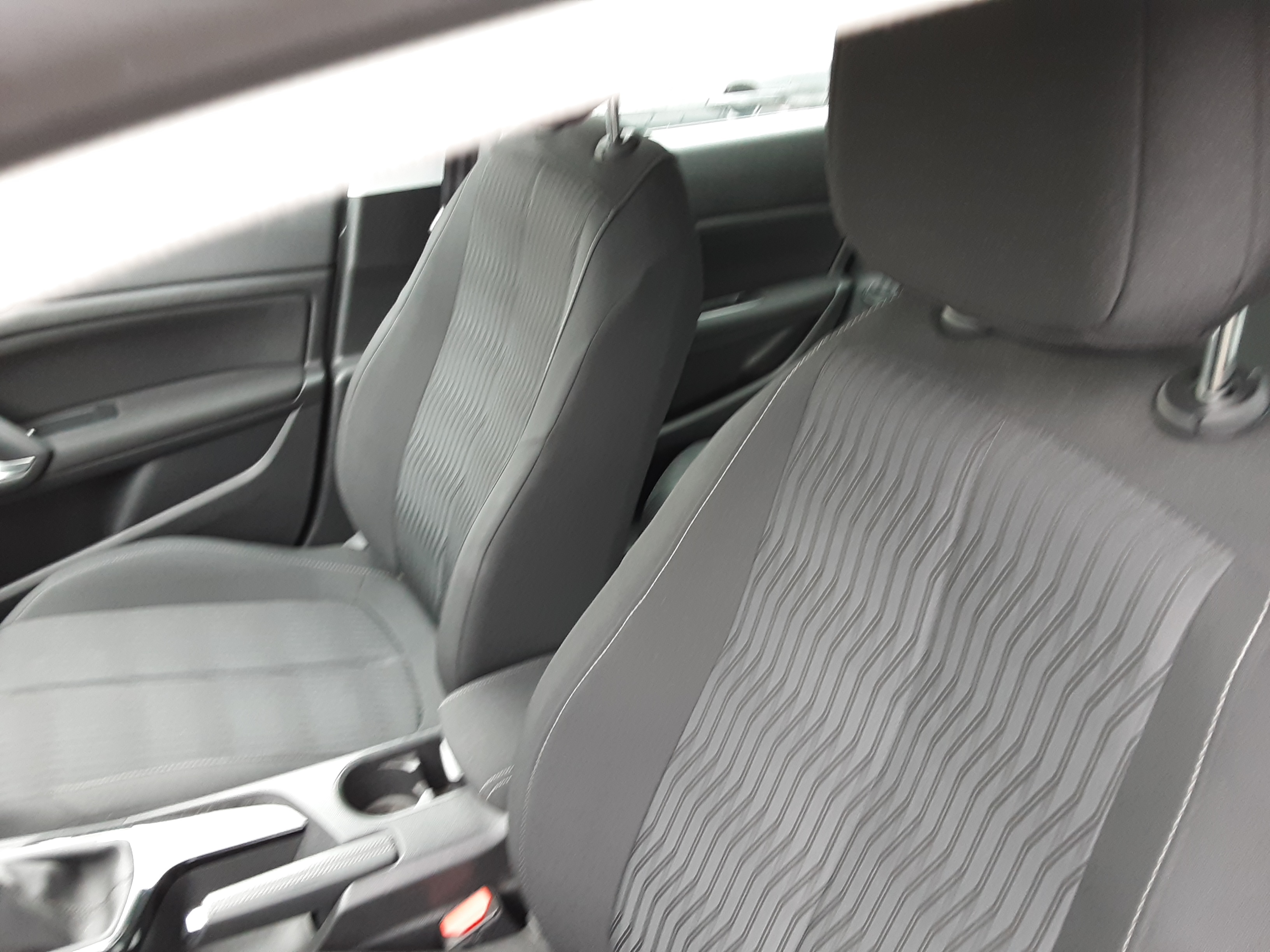 Grå Peugeot 308 fra 2017