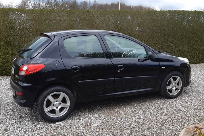 Sort Peugeot 206+ fra 2010