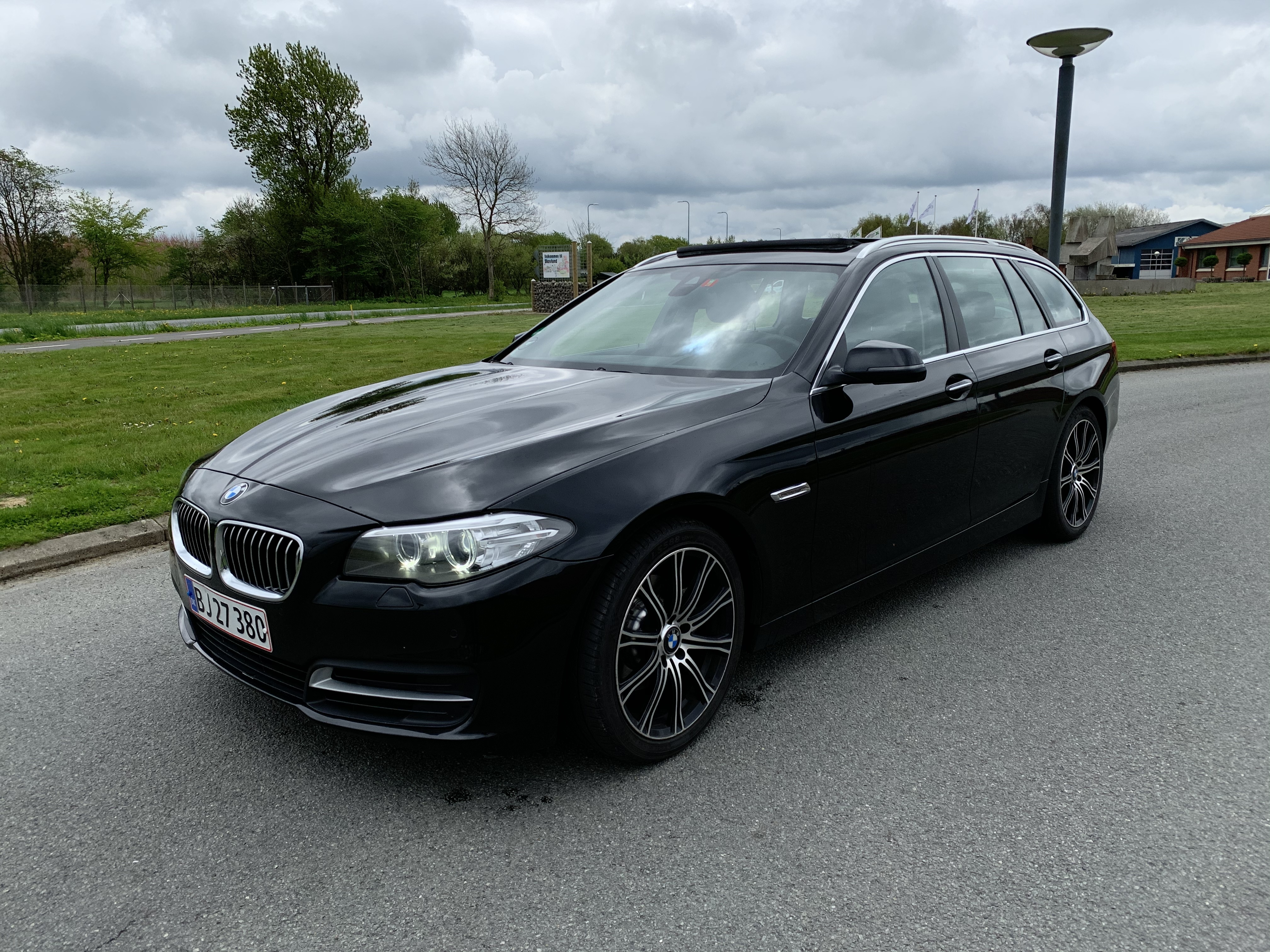 Sort BMW 520 fra 2014