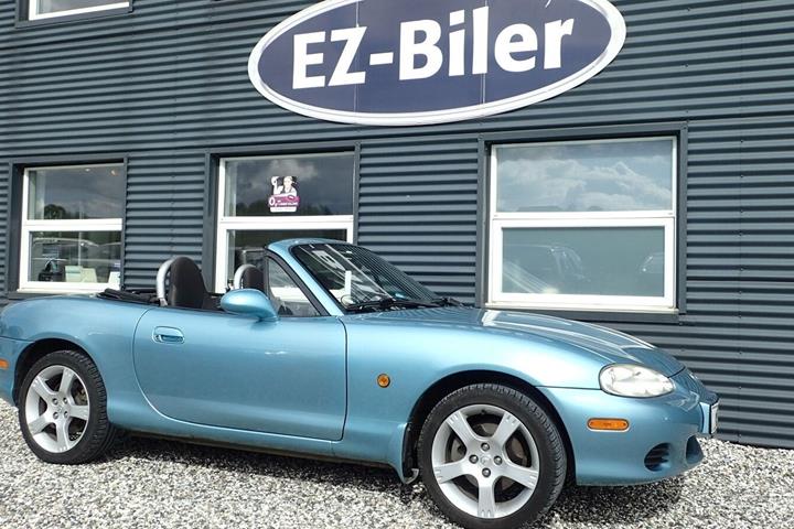 Blå Mazda MX-5 fra 2002