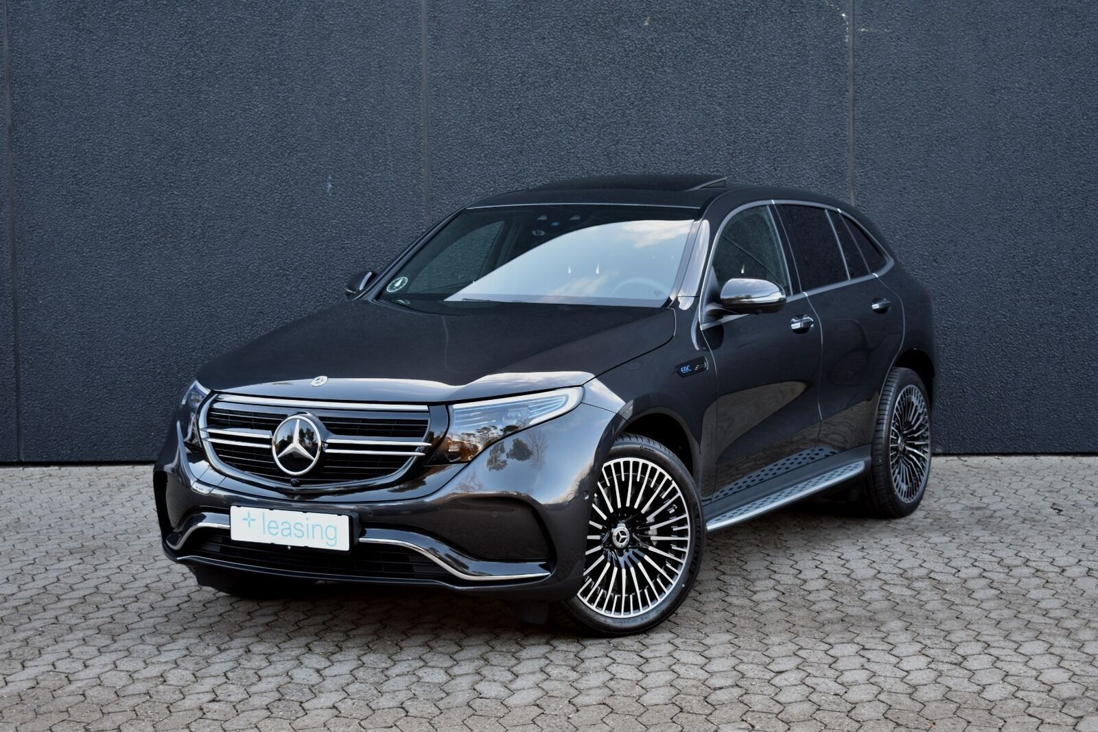 Grå Mercedes EQC400 fra 2021