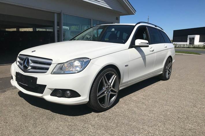 Hvid Mercedes C220 fra 2012
