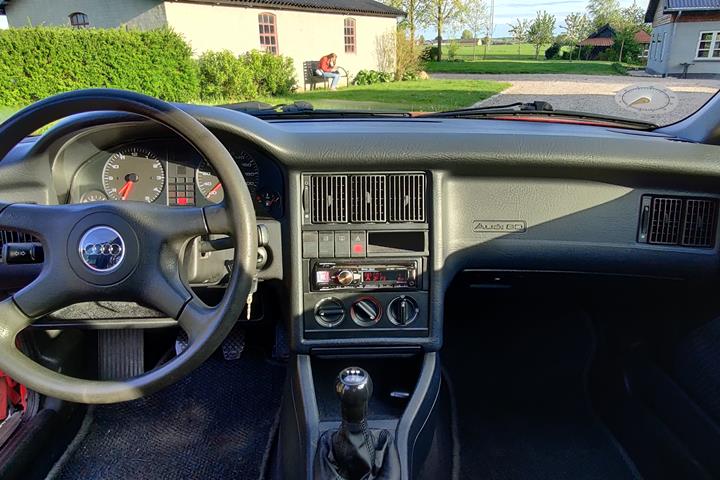 Rød Audi 80 fra 1993