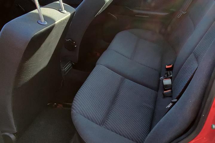 Rød Audi 80 fra 1993