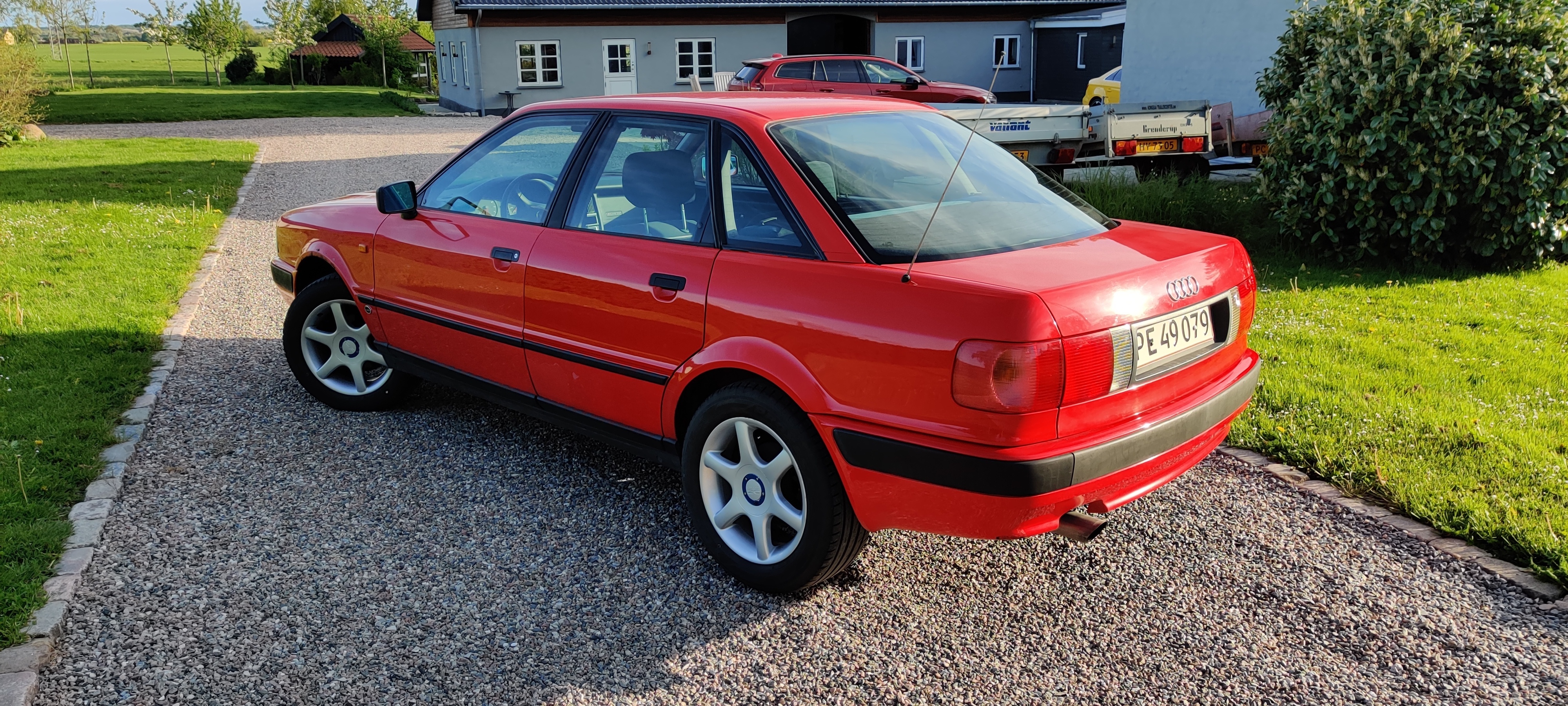 Rød Audi 80 fra 1993