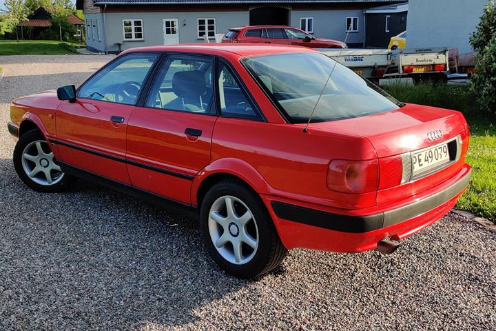 Rød Audi 80 fra 1993