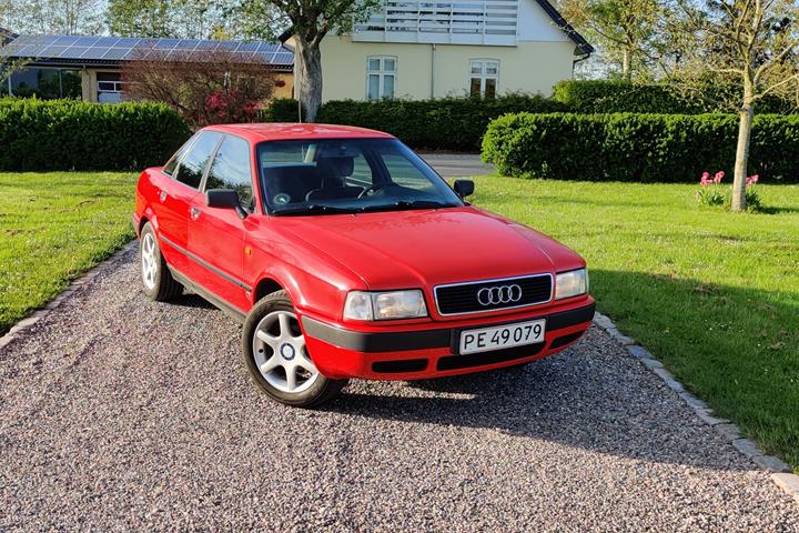 Rød Audi 80 fra 1993