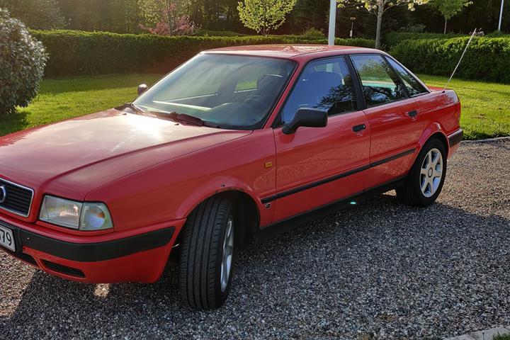 Rød Audi 80 fra 1993