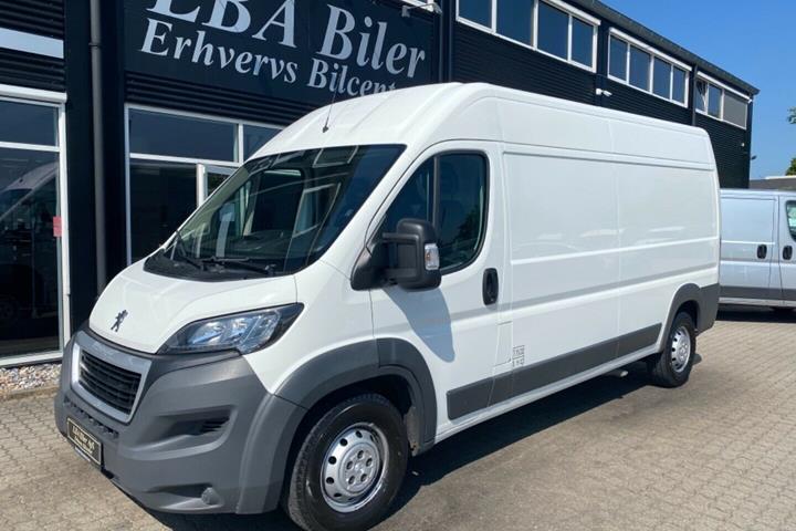 Hvid Peugeot Boxer 435 fra 2016
