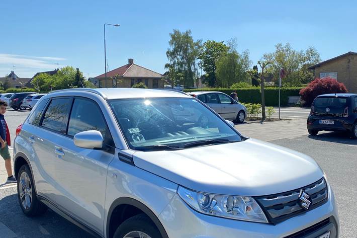 Grå Suzuki Vitara fra 2015