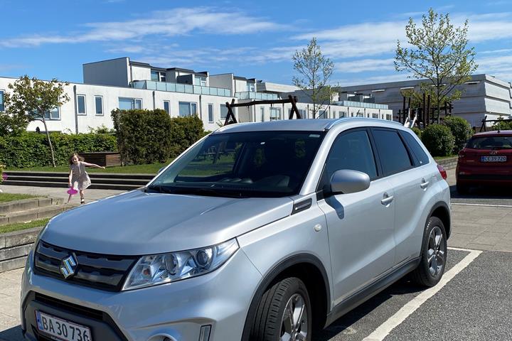Grå Suzuki Vitara fra 2015
