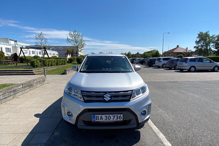 Grå Suzuki Vitara fra 2015