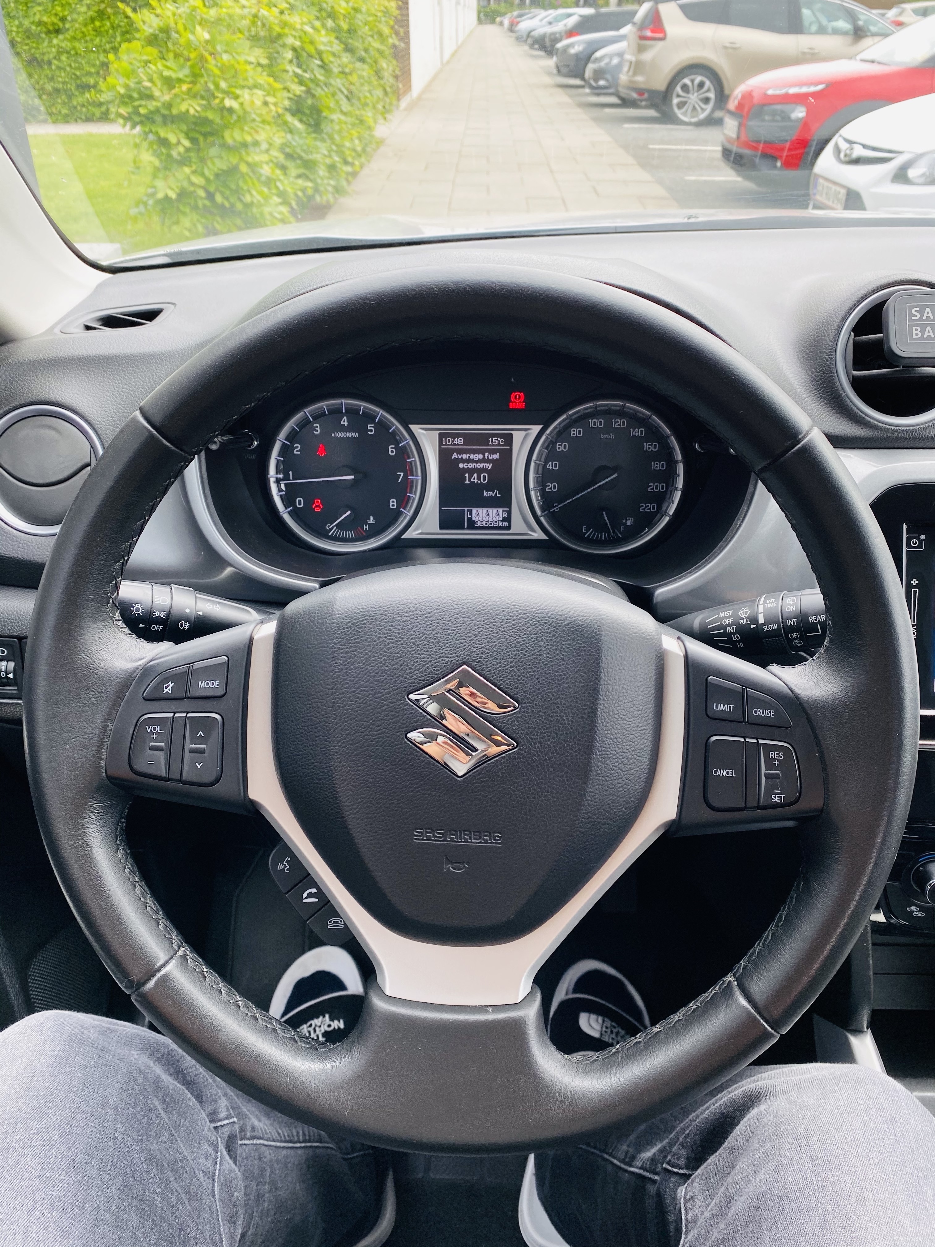 Grå Suzuki Vitara fra 2015