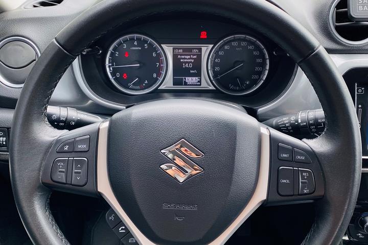 Grå Suzuki Vitara fra 2015