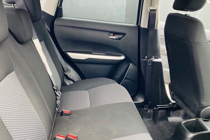 Grå Suzuki Vitara fra 2015