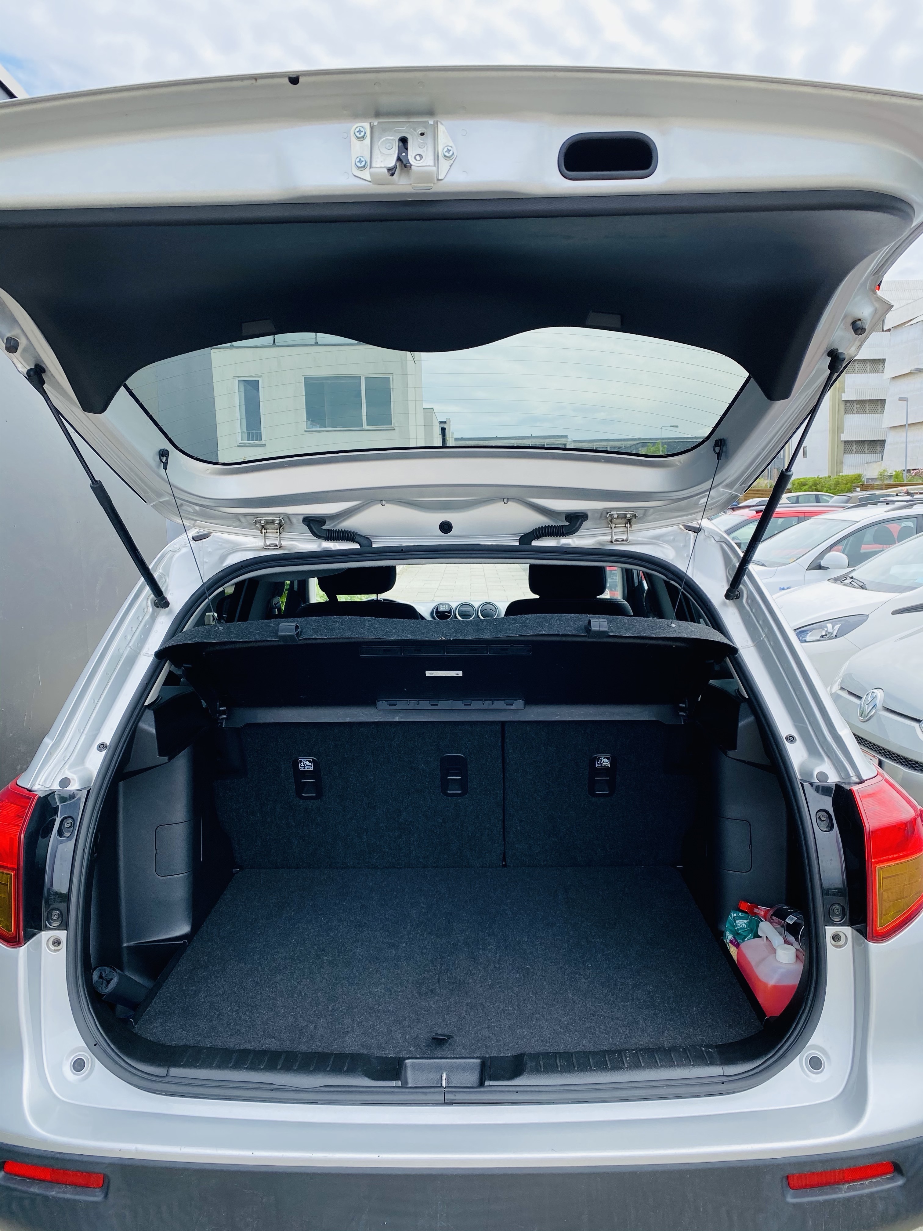 Grå Suzuki Vitara fra 2015