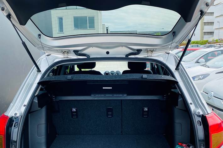 Grå Suzuki Vitara fra 2015