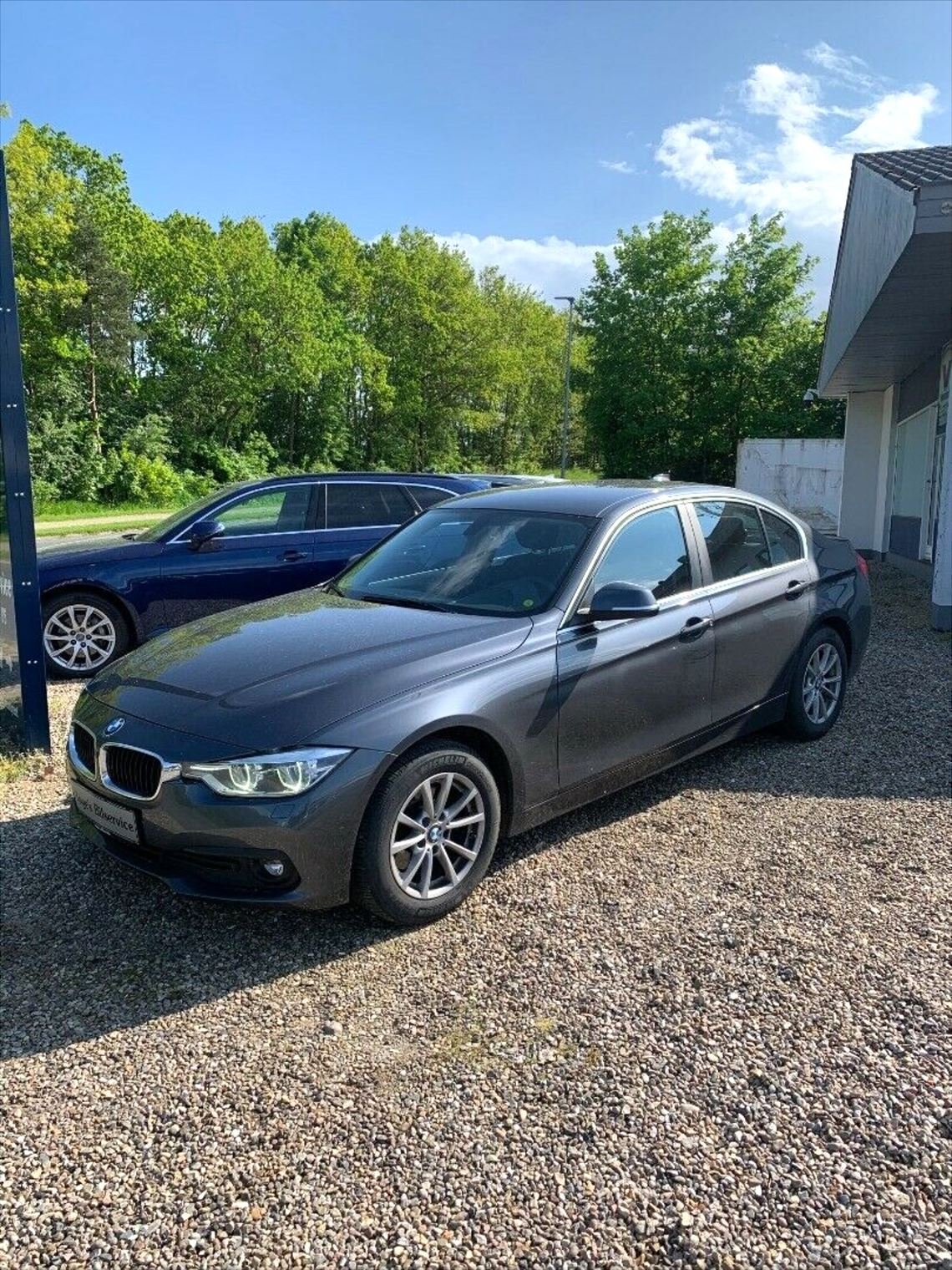Grå BMW 320d fra 2018