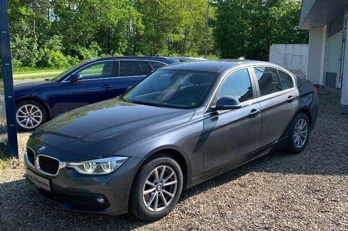 Grå BMW 320d fra 2018