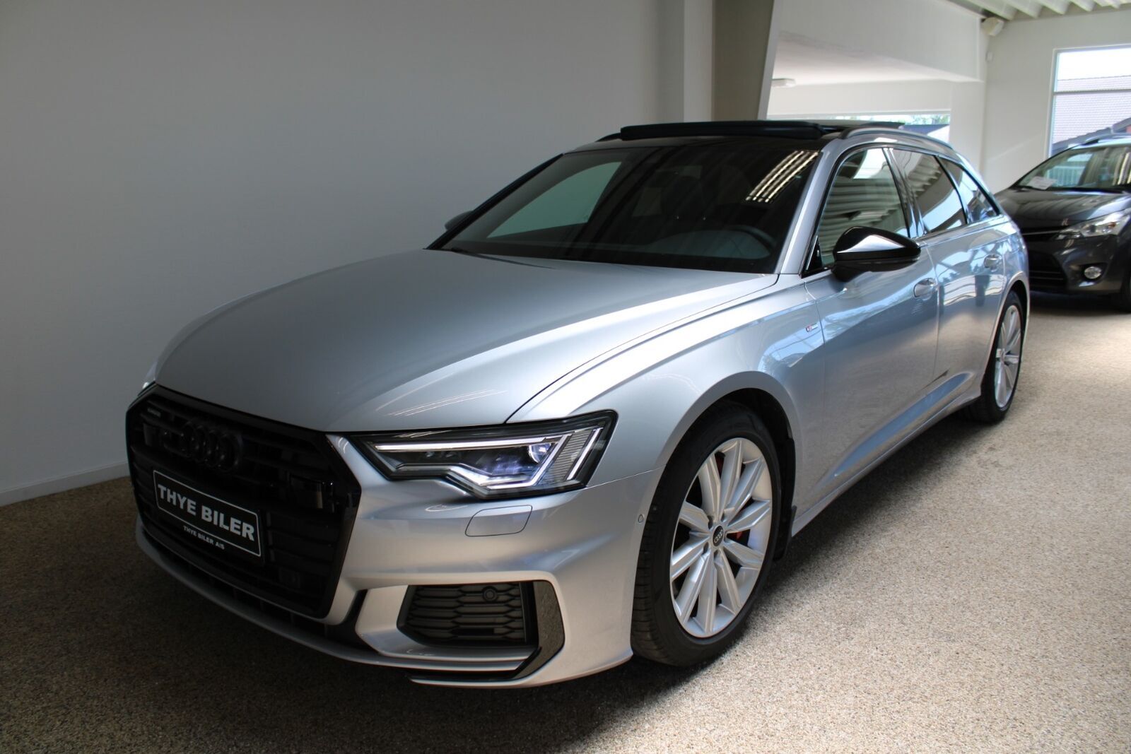 Grå Audi A6 fra 2021