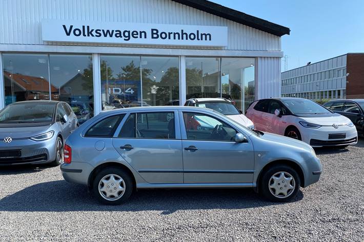 Blå Skoda Fabia fra 2003