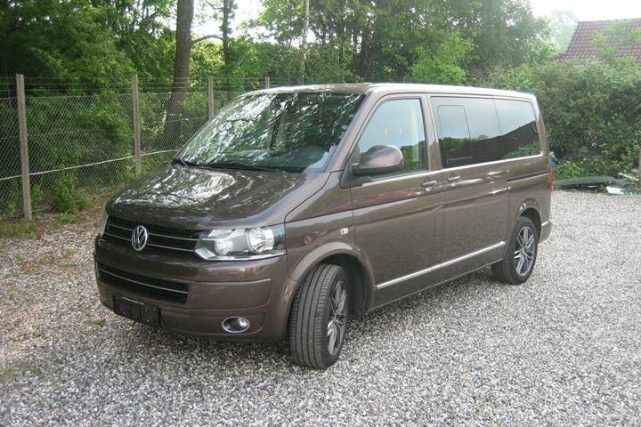 Brun VW Multivan fra 2011