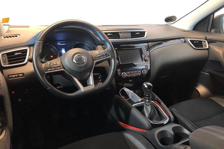 Sort Nissan Qashqai fra 2018