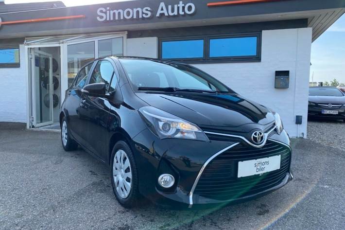 Grå Toyota Yaris fra 2016