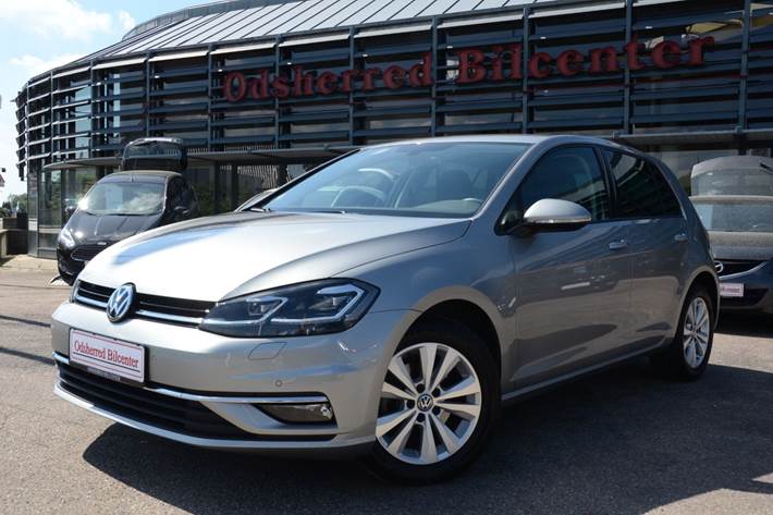 Grå VW Golf VII fra 2019