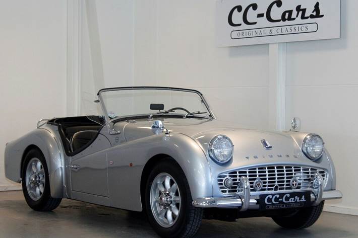Grå Triumph TR3 fra 1961