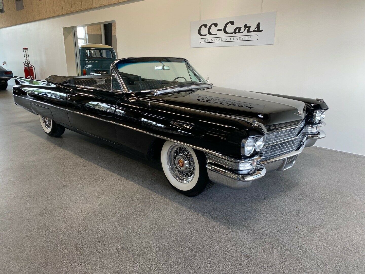 Sort Cadillac Convertible fra 1963
