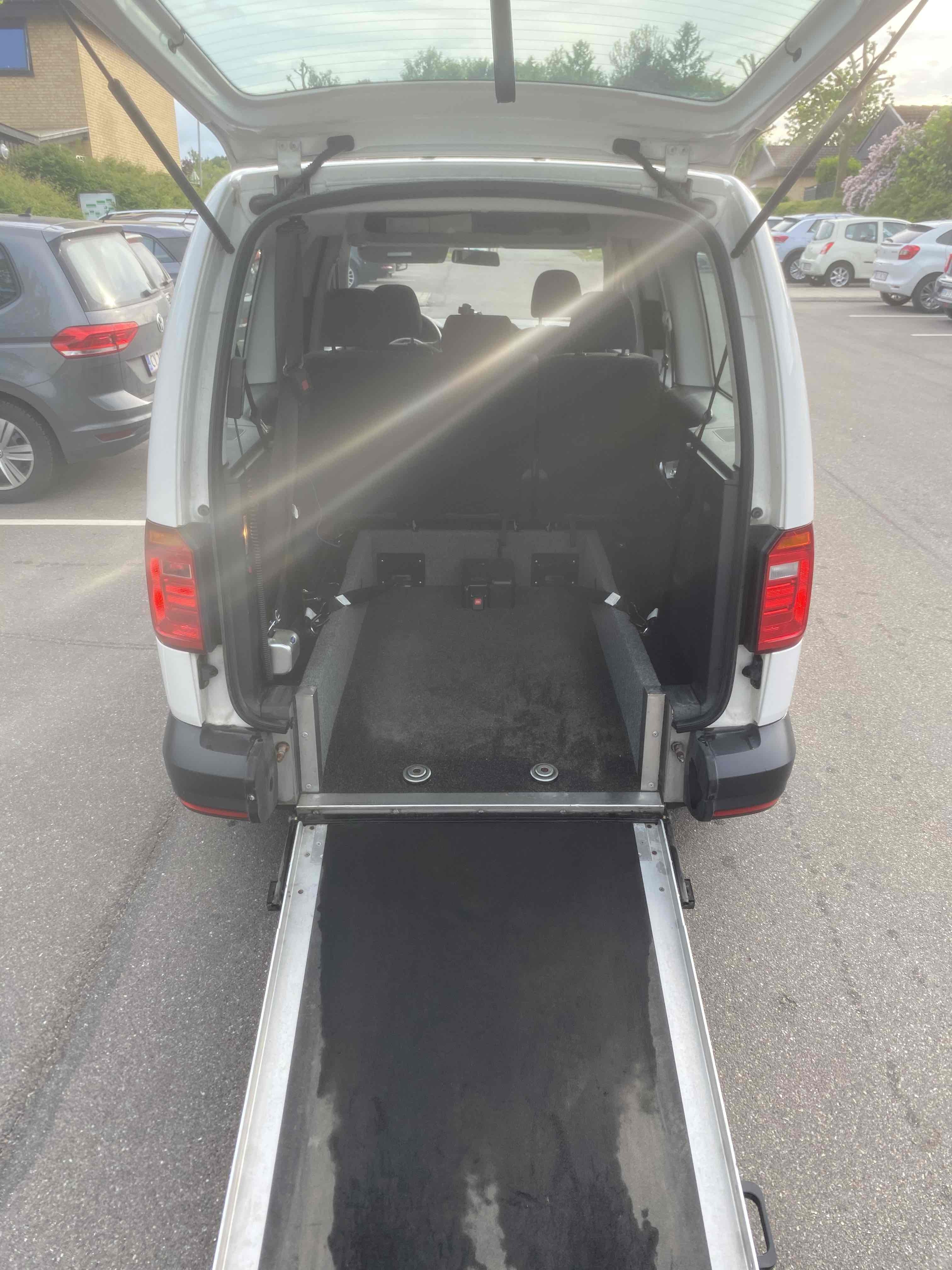 Hvid VW Caddy Maxi fra 2017