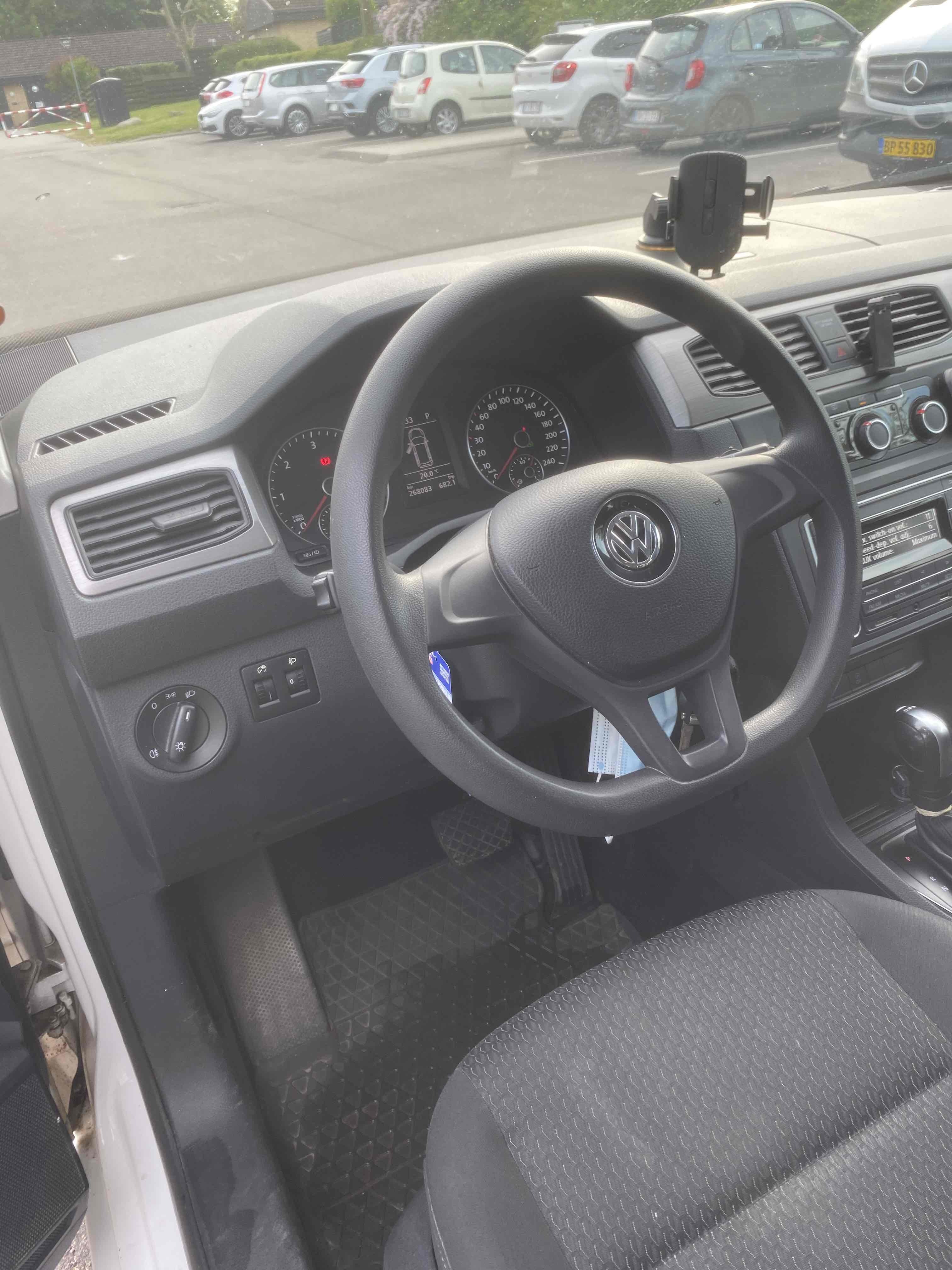 Hvid VW Caddy Maxi fra 2017
