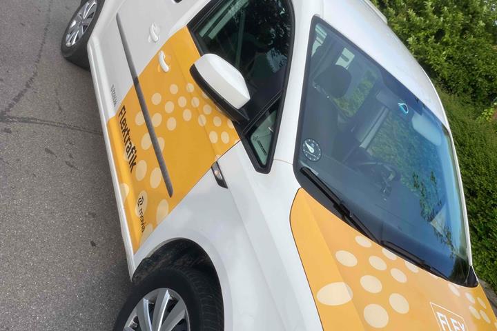 Hvid VW Caddy Maxi fra 2017
