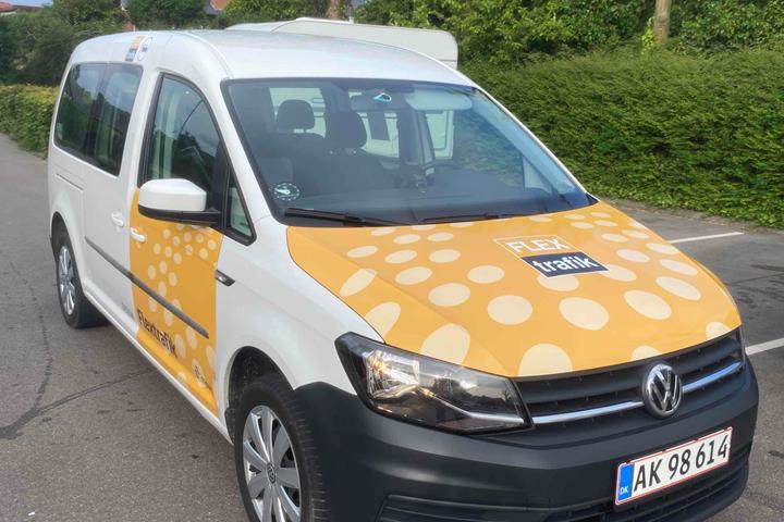 Hvid VW Caddy Maxi fra 2017