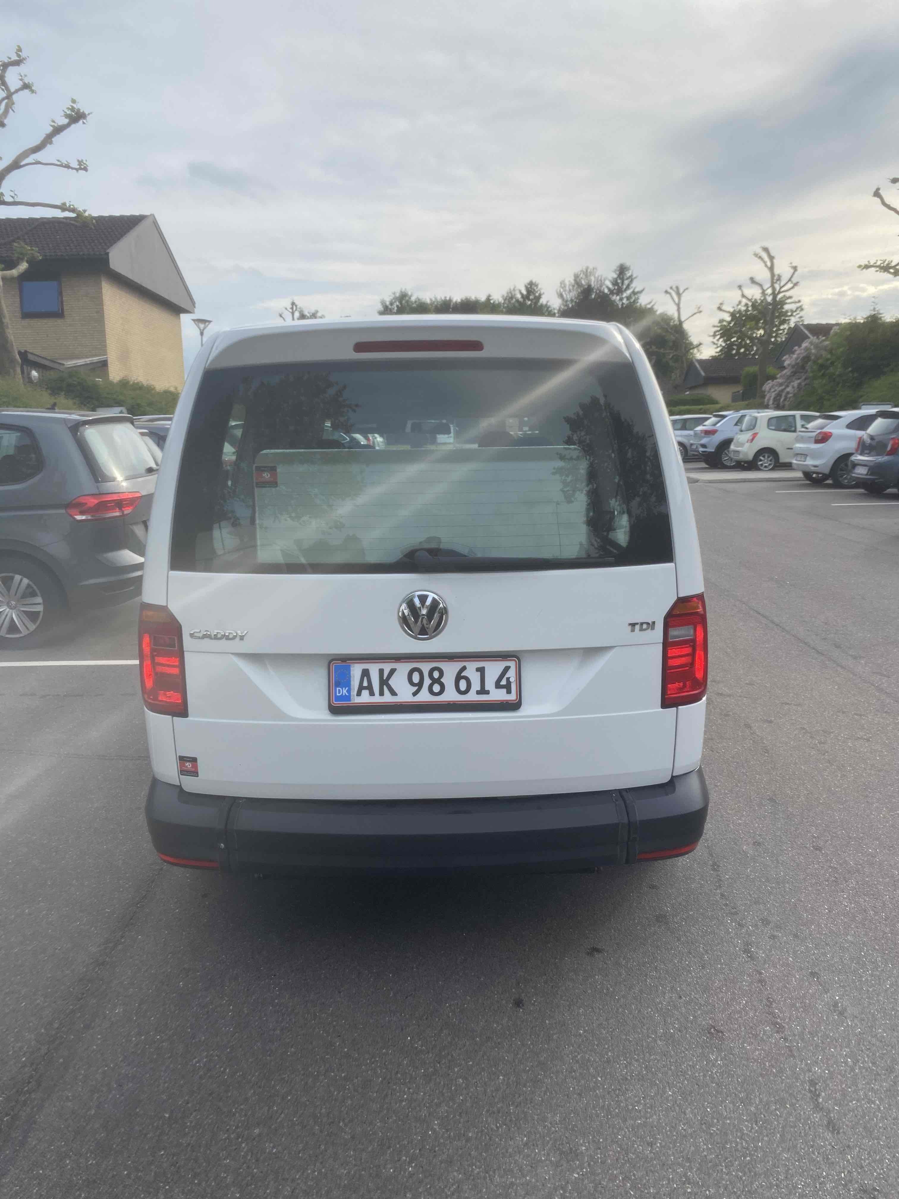 Hvid VW Caddy Maxi fra 2017