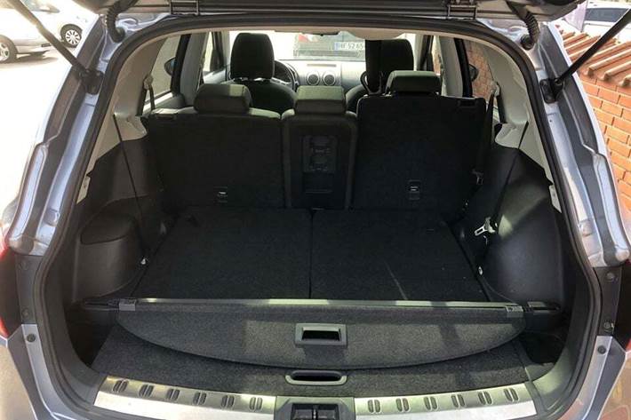 Blå Nissan Qashqai fra 2011