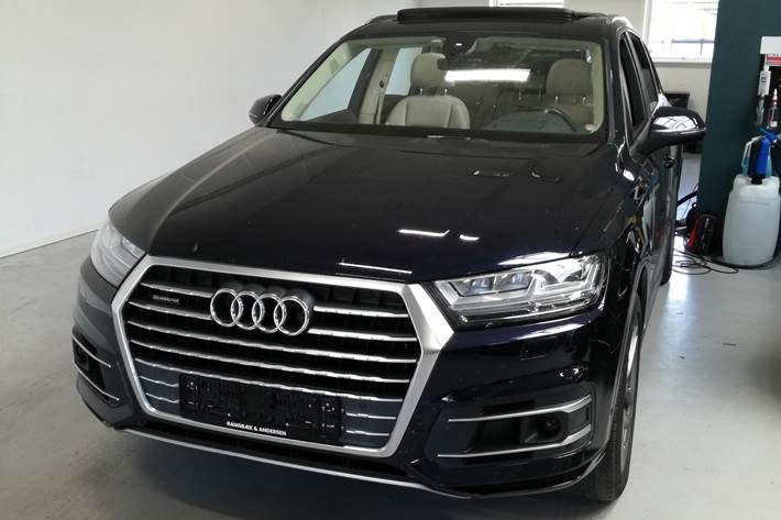 Blå Audi Q7 fra 2016