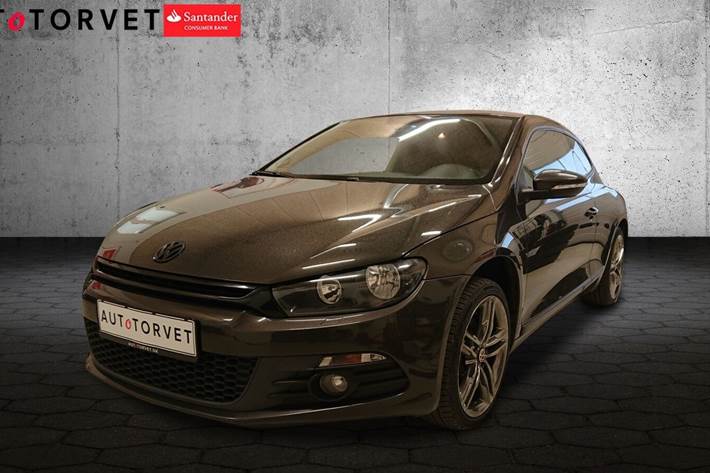 Grå VW Scirocco fra 2010