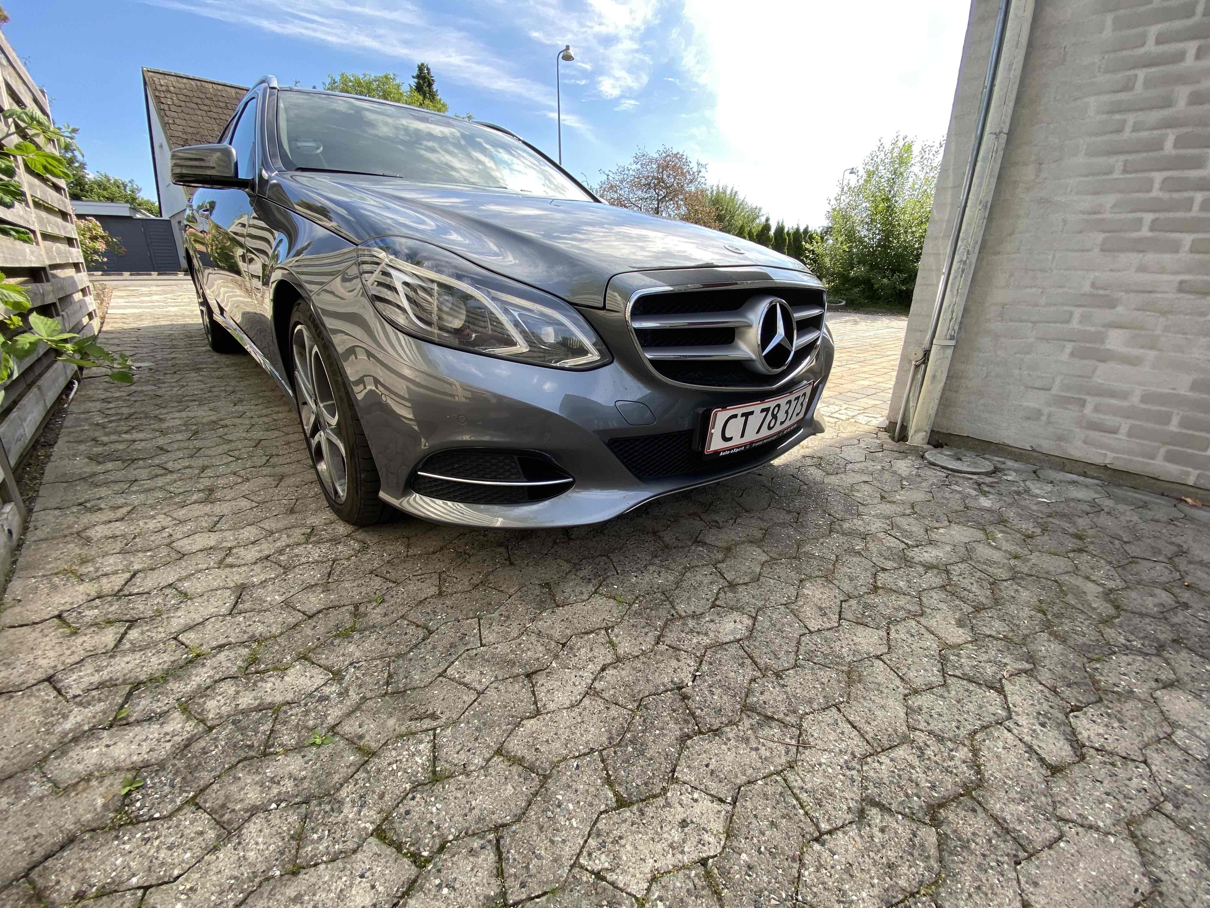 Grå Mercedes E350 fra 2015
