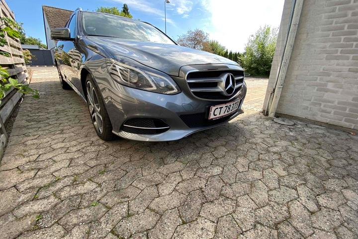 Grå Mercedes E350 fra 2015