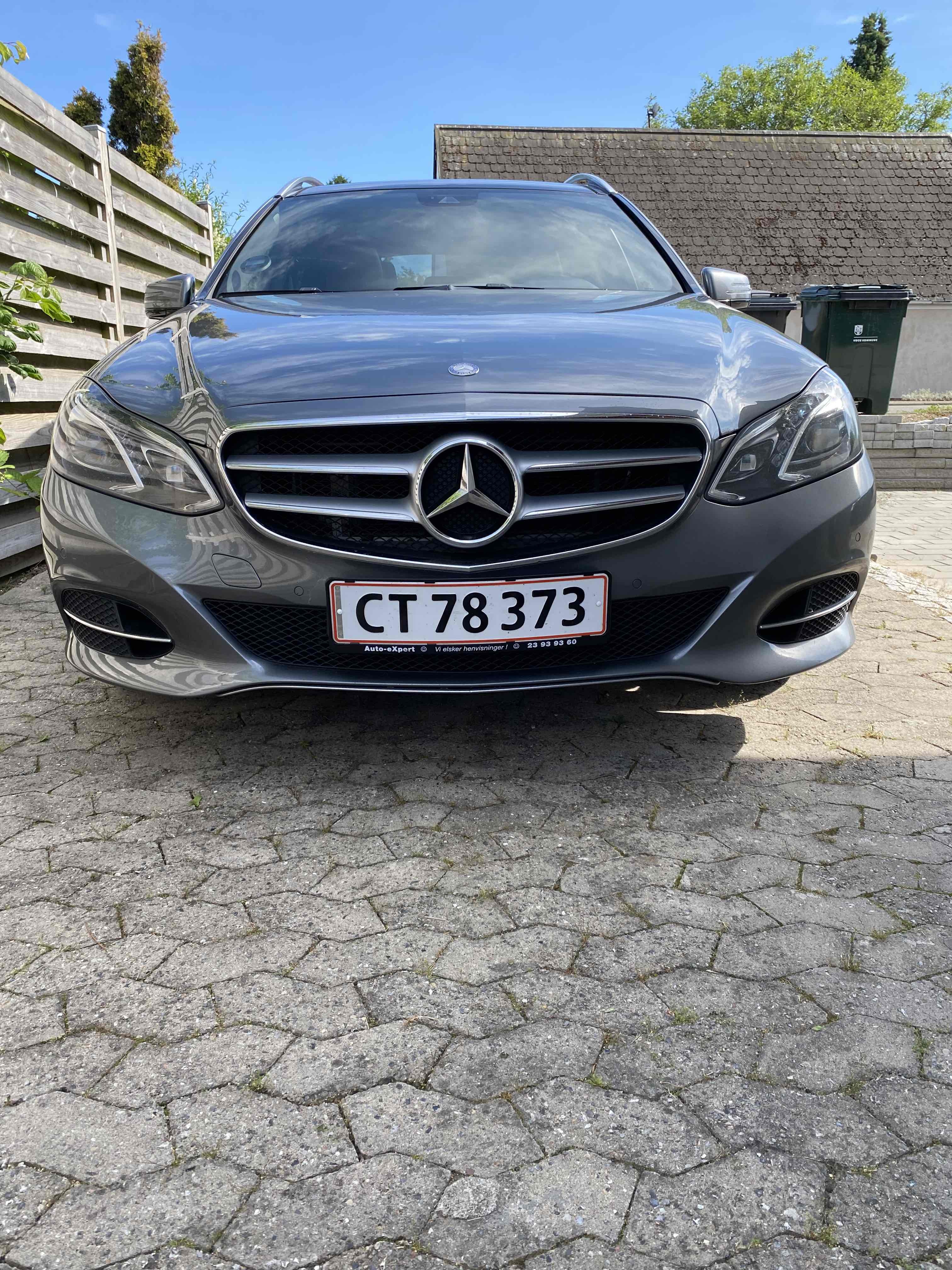 Grå Mercedes E350 fra 2015