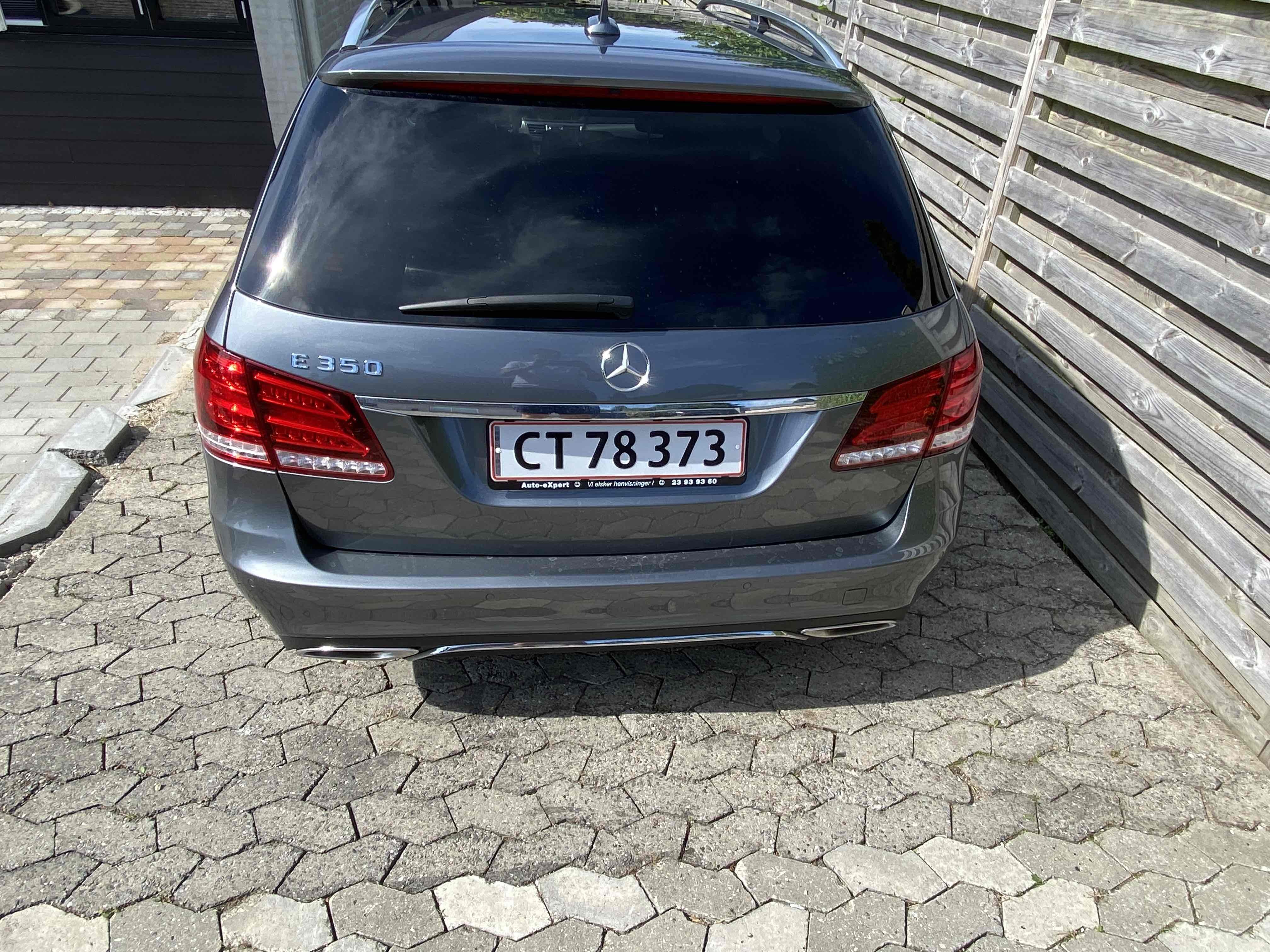 Grå Mercedes E350 fra 2015
