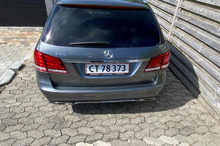 Grå Mercedes E350 fra 2015
